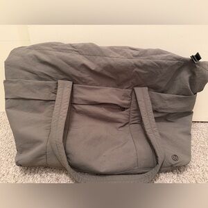 Green Lululemon Athletica gym/travel bag